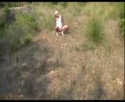 На природе блондинку в зад отебал